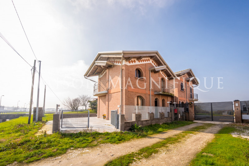 Villa Bifamiliare in vendita a Lagosanto - Zona: Lagosanto