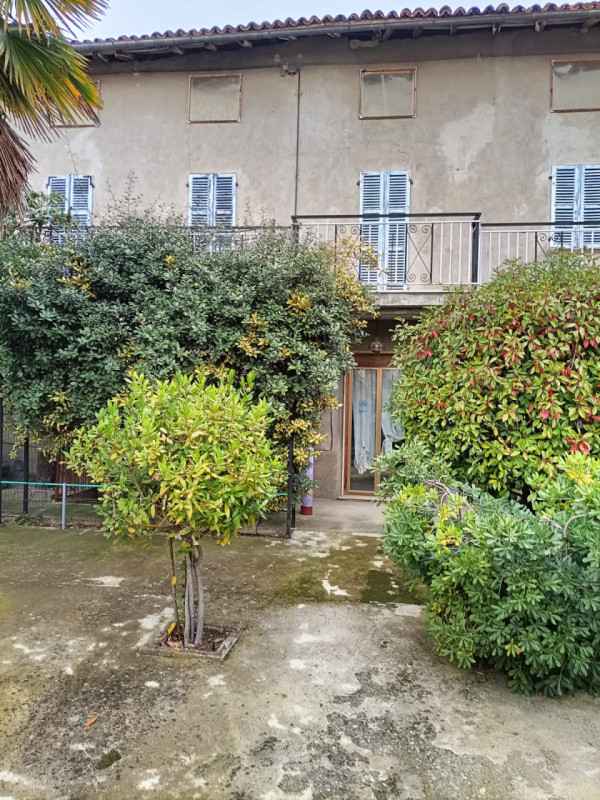 Villa in vendita a Altavilla Monferrato, 4 locali, zona chini, prezzo € 75.000 | PortaleAgenzieImmobiliari.it