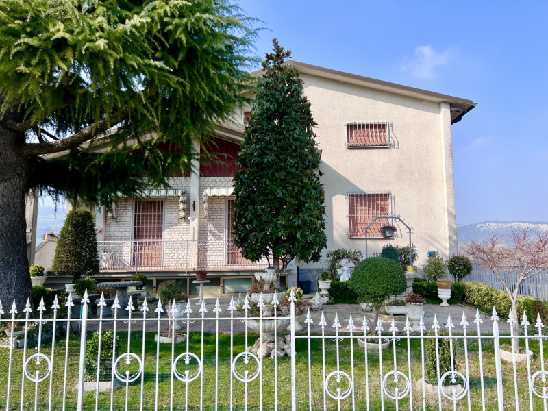 Villa in vendita a Felino, 8 locali, zona io Sant'Ilario Baganza, prezzo € 349.000 | PortaleAgenzieImmobiliari.it