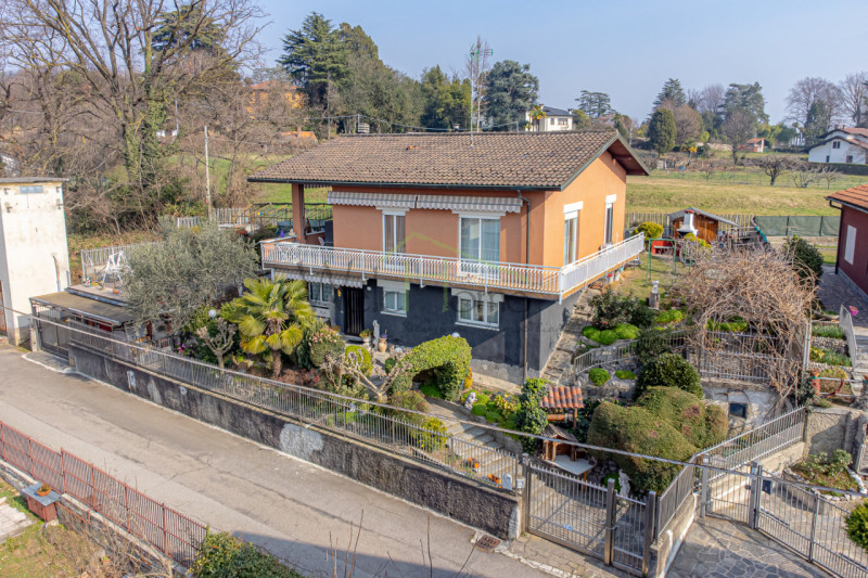 Villa in vendita a Capiago Intimiano, 5 locali, zona Località: Capiago Intimiano, prezzo € 435.000 | PortaleAgenzieImmobiliari.it