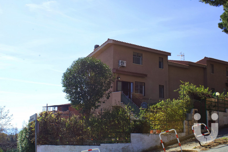 Villa in vendita a Santa Marinella, 4 locali, zona Località: Santa Marinella - Centro, prezzo € 185.000 | PortaleAgenzieImmobiliari.it