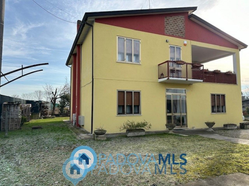 Villa in vendita a Cadoneghe, 7 locali, zona avia, prezzo € 270.000 | PortaleAgenzieImmobiliari.it