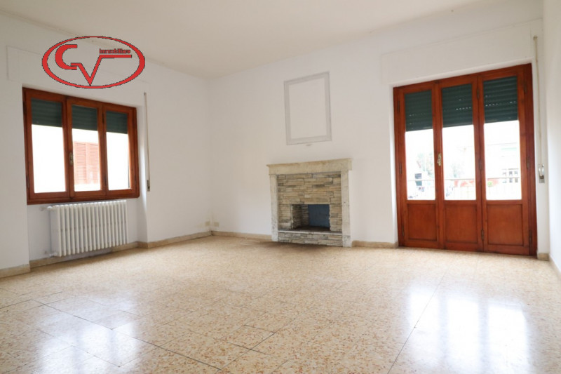 Appartamento in vendita a Castelfranco Piandiscò, 4 locali, zona Località: Centro, prezzo € 129.000 | CambioCasa.it