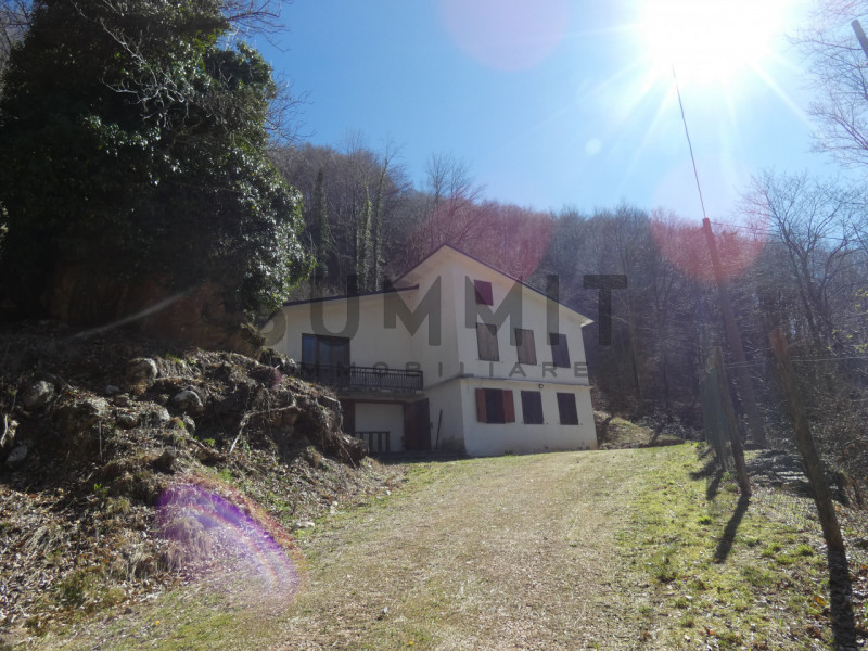 Villa in vendita a Valli del Pasubio