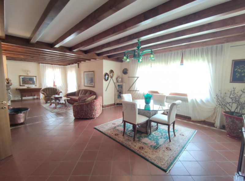 Villa in vendita a Valdobbiadene, 15 locali, zona Località: Valdobbiadene, prezzo € 570.000 | PortaleAgenzieImmobiliari.it