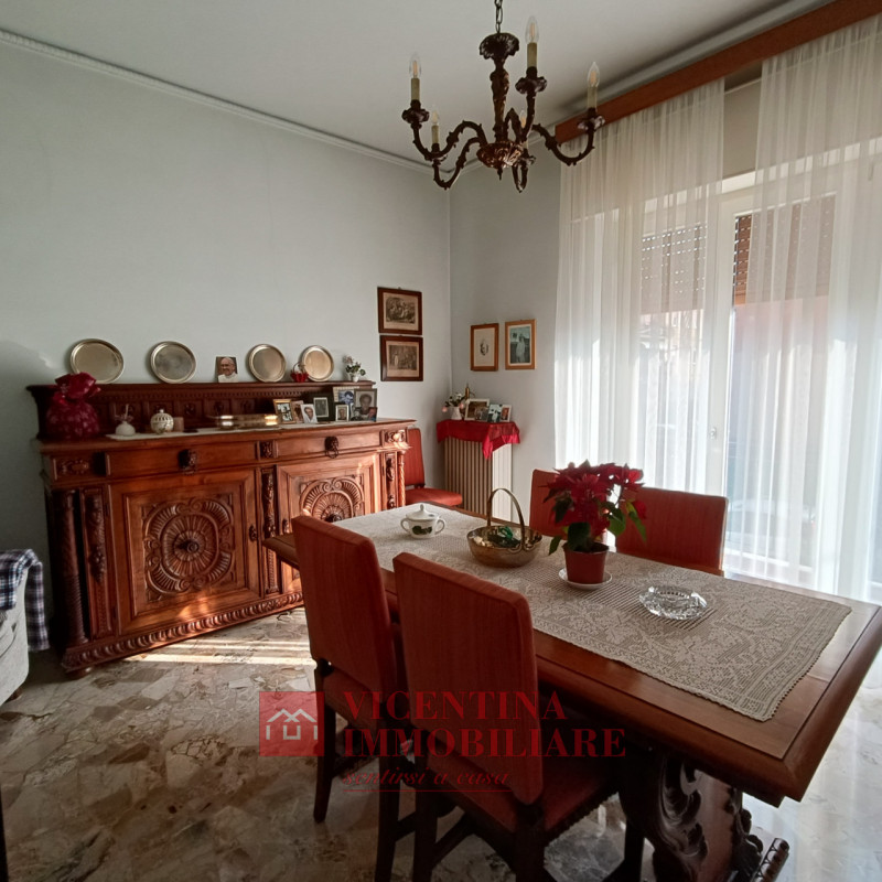 Appartamento in vendita a Vicenza, 4 locali, zona Località: Sant'Andrea, prezzo € 105.000 | PortaleAgenzieImmobiliari.it