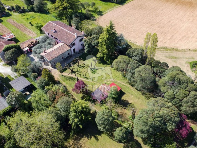 Villa in vendita a San Giovanni al Natisone, 10 locali, zona uzza, prezzo € 450.000 | PortaleAgenzieImmobiliari.it