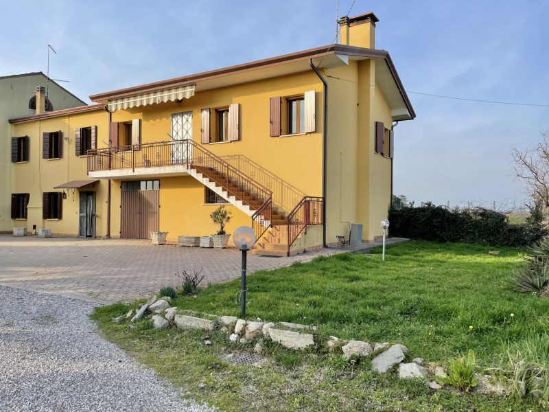 Villa in vendita a Piacenza d'Adige