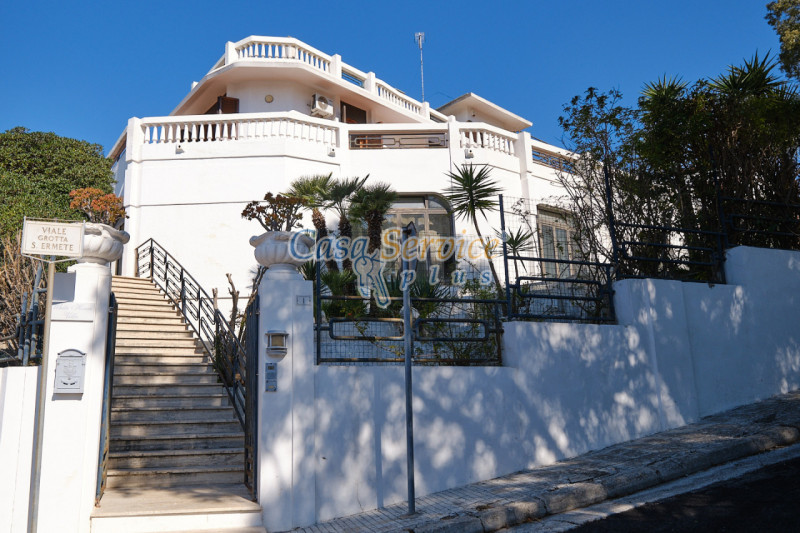 Villa in vendita a Matino, 14 locali, zona Località: Matino, prezzo € 469.000 | PortaleAgenzieImmobiliari.it