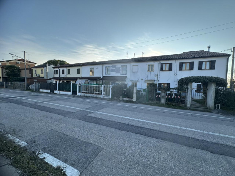 Villa a Schiera in vendita a Padova, 4 locali, zona Località: Ponte di Brenta, prezzo € 150.000 | PortaleAgenzieImmobiliari.it