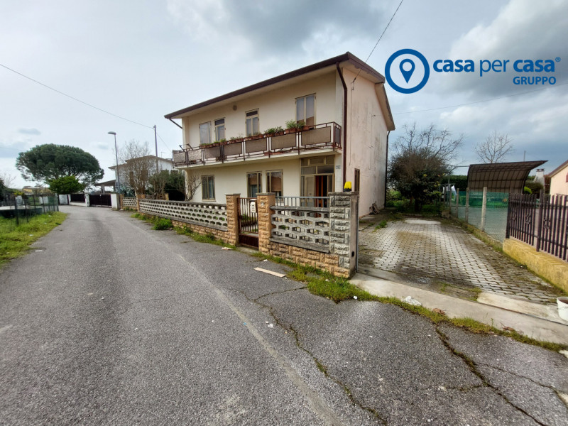 Villa in vendita a Papozze, 5 locali, zona Località: Papozze - Centro, prezzo € 99.000 | PortaleAgenzieImmobiliari.it