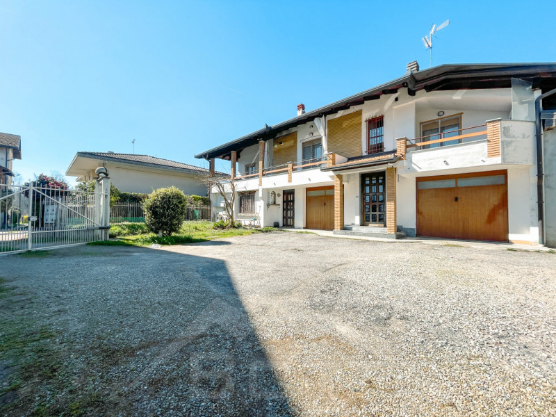 Villa Bifamiliare in vendita a Gattico - Zona: Gattico