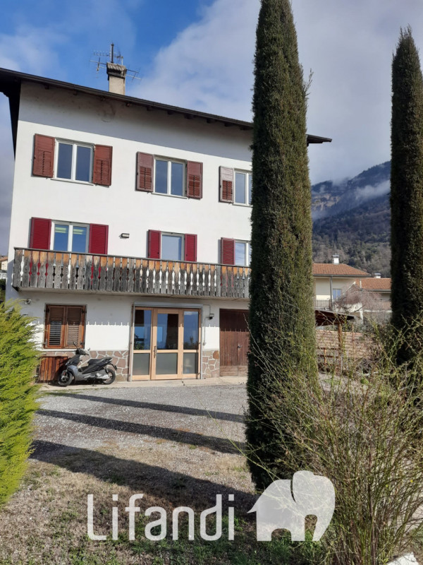 Villa Bifamiliare in Vendita a Montagna