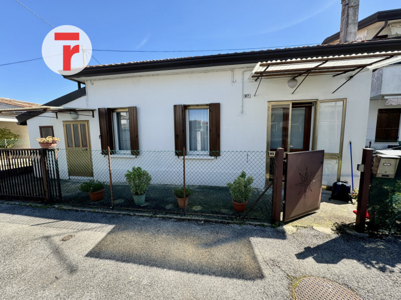 Villa in vendita a Cadoneghe, 3 locali, zona avia, prezzo € 98.000 | PortaleAgenzieImmobiliari.it