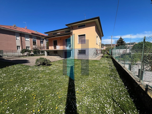 Villa in vendita a Curno, 4 locali, zona Località: Curno, prezzo € 250.000 | PortaleAgenzieImmobiliari.it