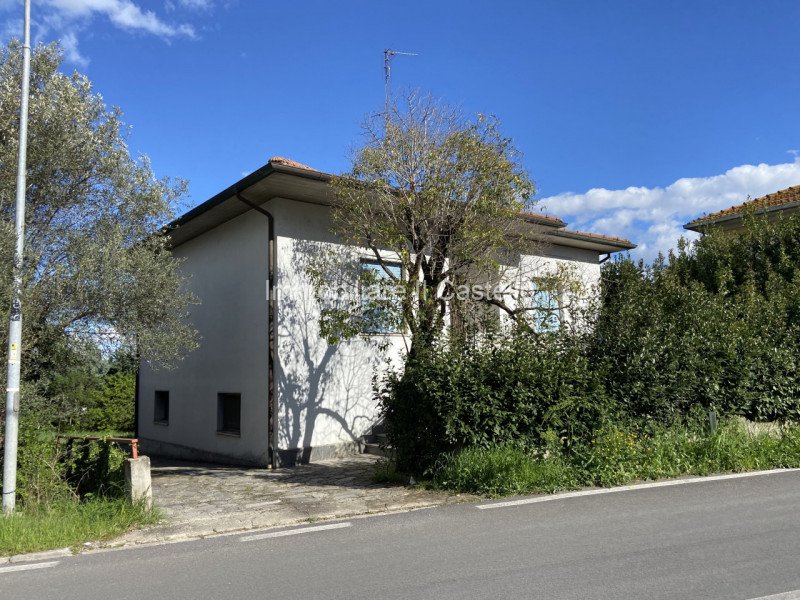 Villa in vendita a Castiglione del Lago, 3 locali, zona atucchio, prezzo € 140.000 | PortaleAgenzieImmobiliari.it