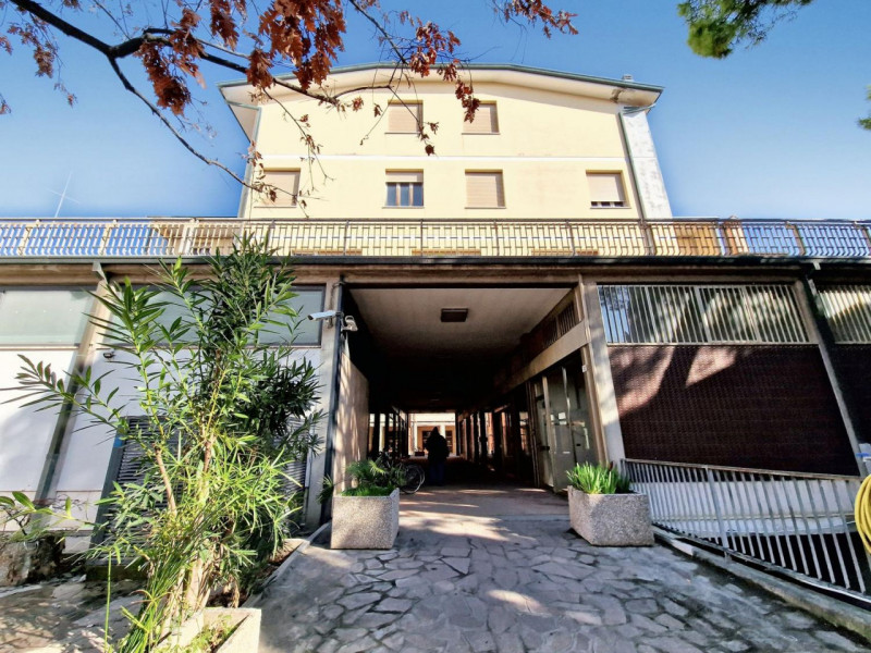 Ufficio / Studio in vendita a Castel Bolognese, 15 locali, prezzo € 1.175.000 | PortaleAgenzieImmobiliari.it