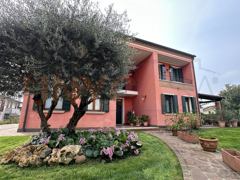 Villa in vendita a Rubano, 5 locali, prezzo € 495.000 | PortaleAgenzieImmobiliari.it