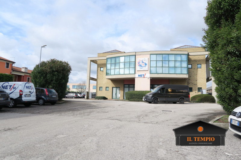 Laboratorio in vendita a Dueville, 9999 locali, zona o di Riva, prezzo € 105.000 | PortaleAgenzieImmobiliari.it