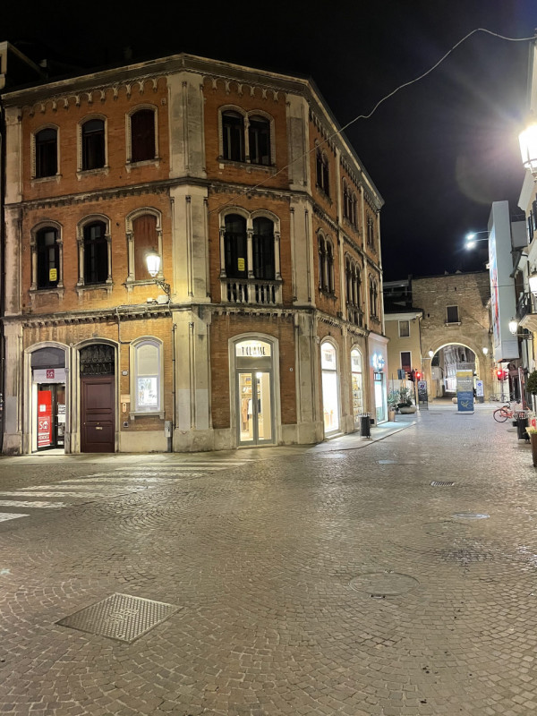 Negozio / Locale in affitto a Padova - Zona: Piazze