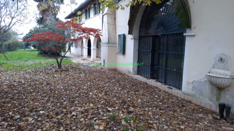 Villa Bifamiliare in vendita a Roncade, 6 locali, zona cade, prezzo € 180.000 | PortaleAgenzieImmobiliari.it