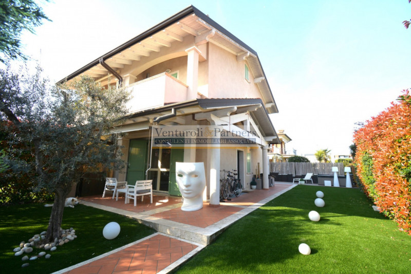 Villa Bifamiliare in vendita a Sirmione, 5 locali, zona Località: Sirmione, prezzo € 590.000 | PortaleAgenzieImmobiliari.it