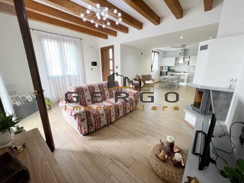 Villa in vendita a Albignasego, 4 locali, zona Giacomo, prezzo € 380.000 | PortaleAgenzieImmobiliari.it