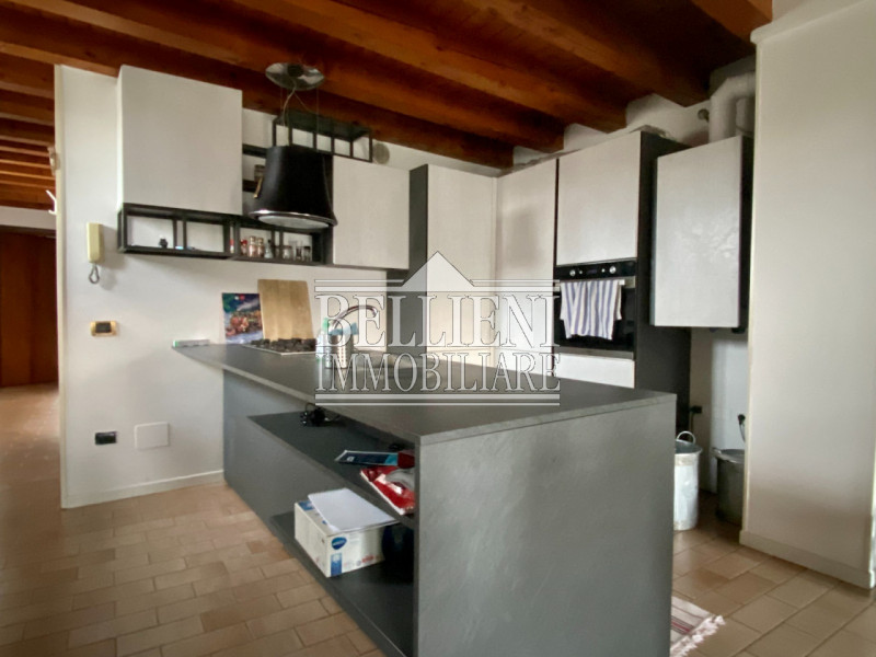 Appartamento in affitto a Vicenza, 3 locali, zona ro storico, prezzo € 1.300 | PortaleAgenzieImmobiliari.it