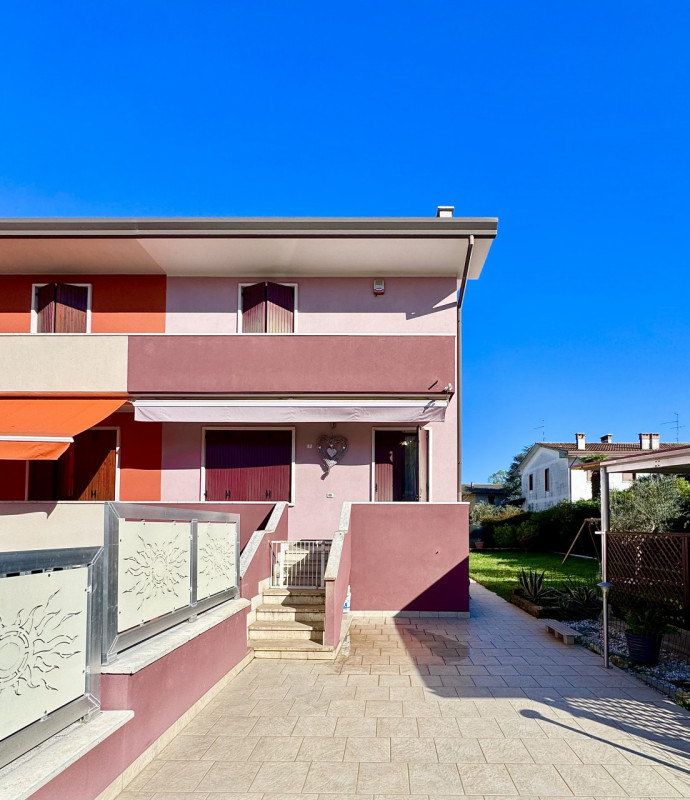 Villa Bifamiliare in vendita a Albaredo d'Adige - Zona: Albaredo d'Adige