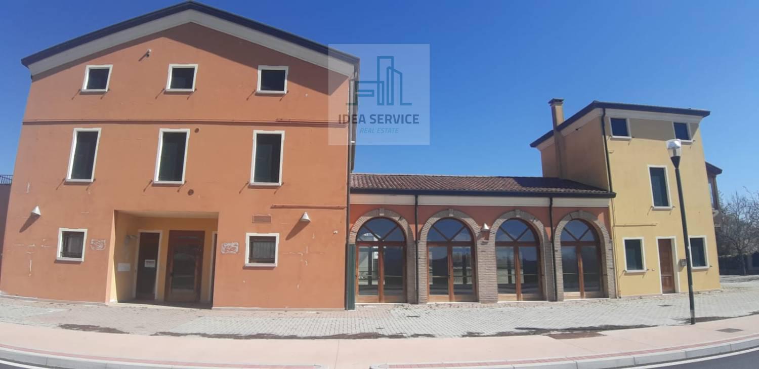 Immobile Commerciale in vendita a Due Carrare, 5 locali, zona Zona: Carrara San Giorgio, prezzo € 389.000 | CambioCasa.it