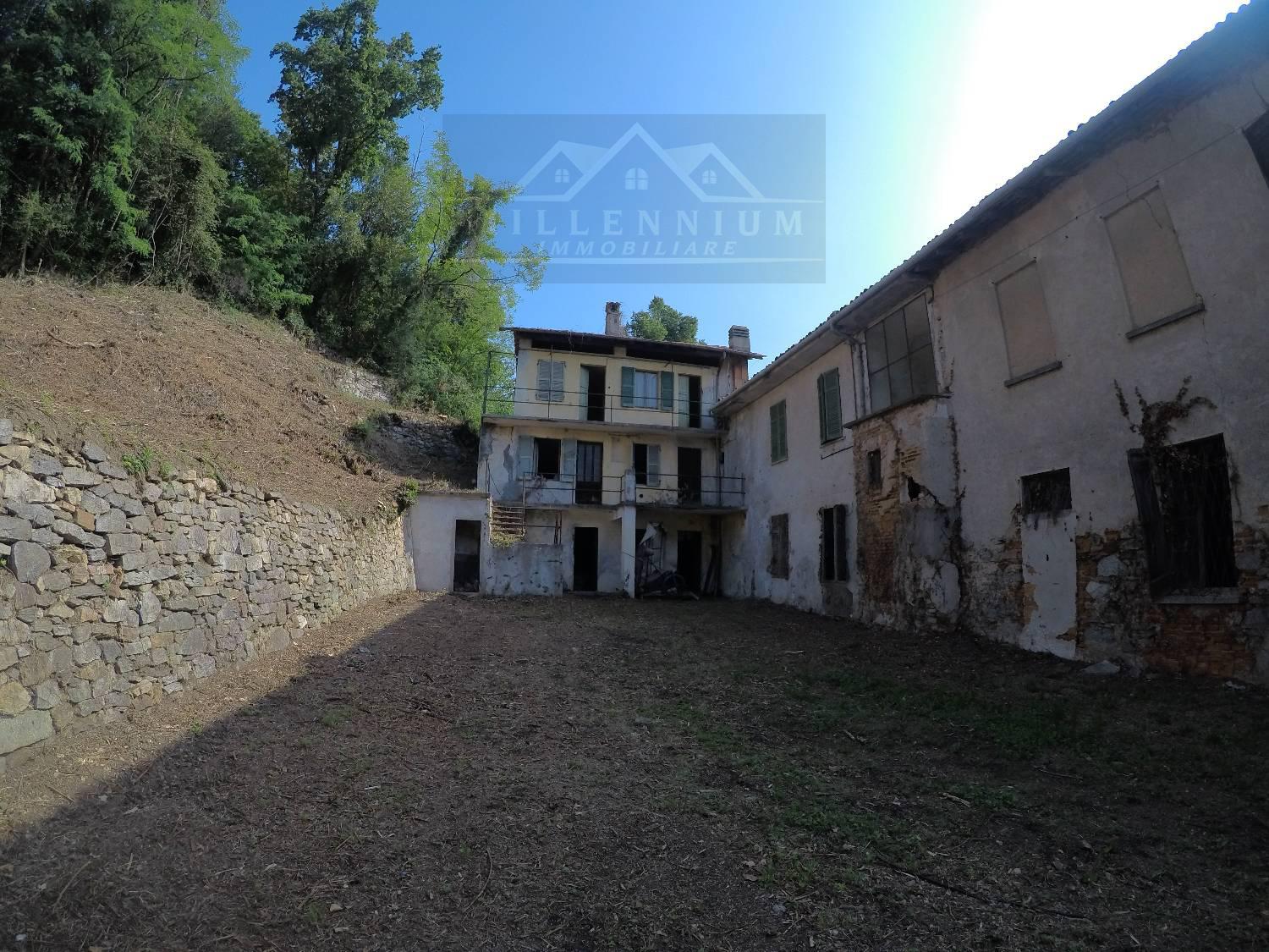 Rustico / Casale in vendita a Arona, 21 locali, prezzo € 490.000 | PortaleAgenzieImmobiliari.it