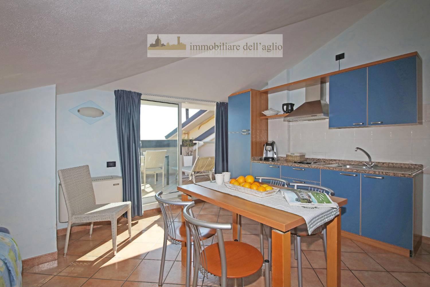 Appartamento in affitto a Soiano del Lago, 3 locali, prezzo € 1.900 | CambioCasa.it