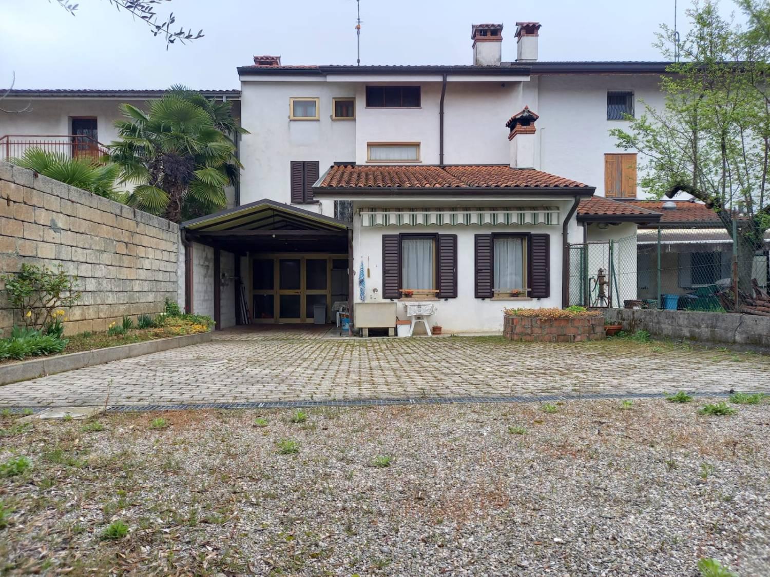 Soluzione Indipendente in vendita a Romans d'Isonzo, 8 locali, prezzo € 157.000 | CambioCasa.it