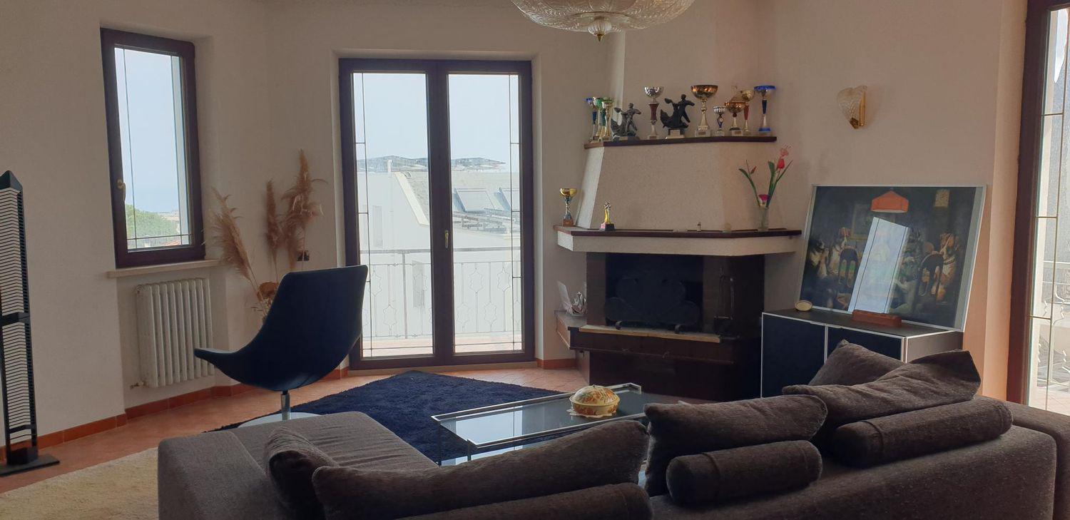 Appartamento in vendita a Montemarciano, 5 locali, prezzo € 450.000 | CambioCasa.it