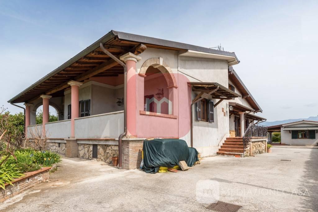Villa in vendita a Zagarolo, 8 locali, prezzo € 649.000 | CambioCasa.it
