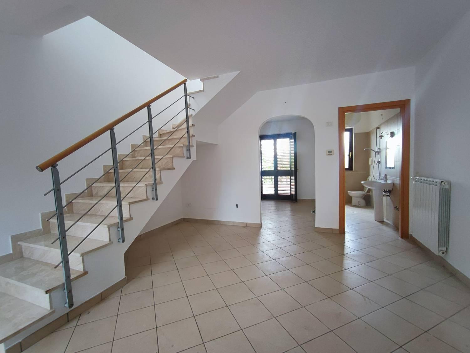 Villa Tri-Quadrifamiliare in vendita a Silvi, 5 locali, prezzo € 209.000 | PortaleAgenzieImmobiliari.it