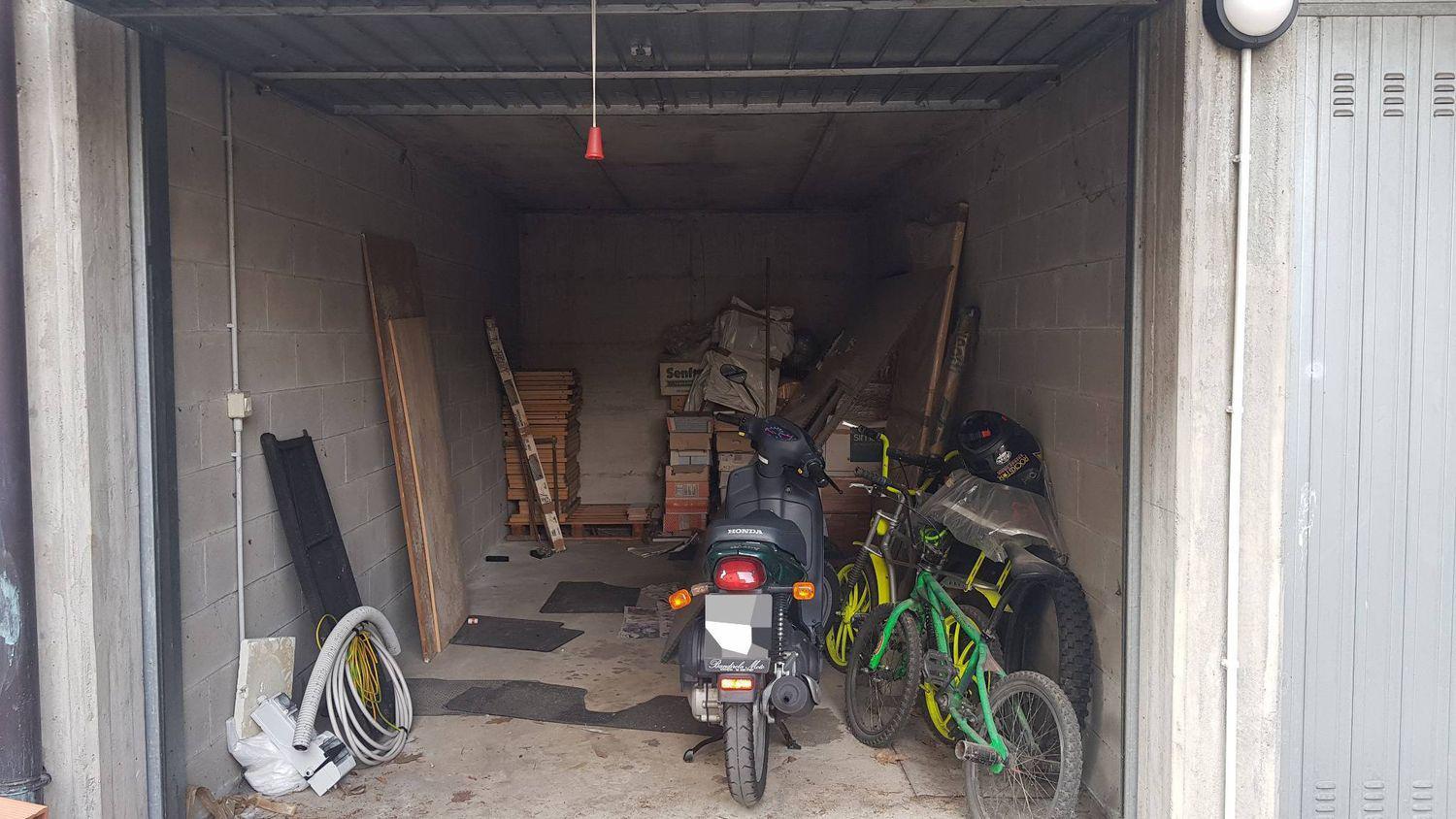 Box / Garage in vendita a Lainate, 9999 locali, prezzo € 16.000 | CambioCasa.it