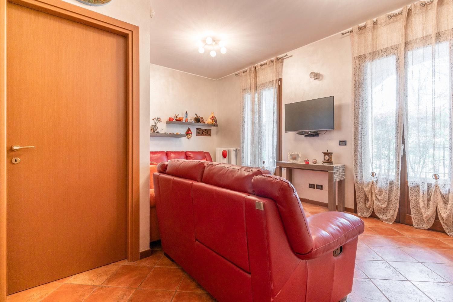 Appartamento in vendita a Lacchiarella, 3 locali, prezzo € 215.000 | CambioCasa.it