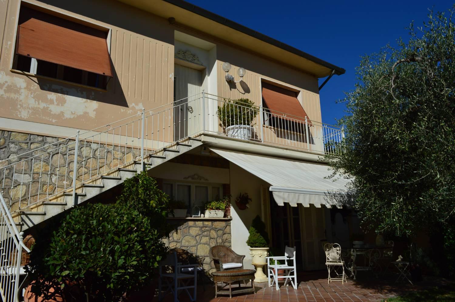 Villa in vendita a Ponsacco, 13 locali, prezzo € 350.000 | PortaleAgenzieImmobiliari.it