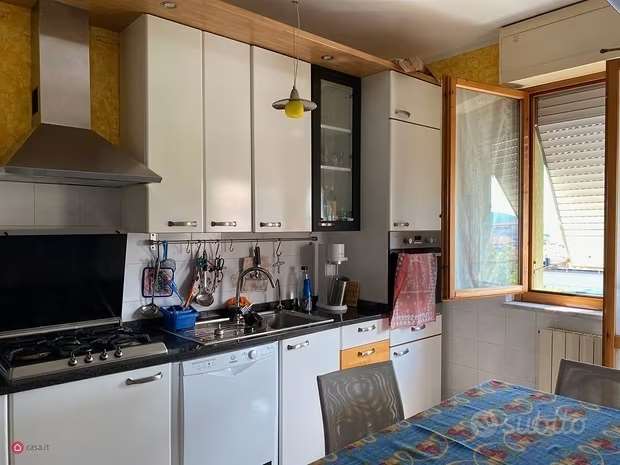 Appartamento in vendita a Carrara, 5 locali, prezzo € 190.000 | PortaleAgenzieImmobiliari.it