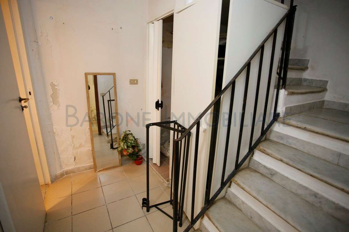 Appartamento in vendita a Carrara, 6 locali, prezzo € 90.000 | PortaleAgenzieImmobiliari.it