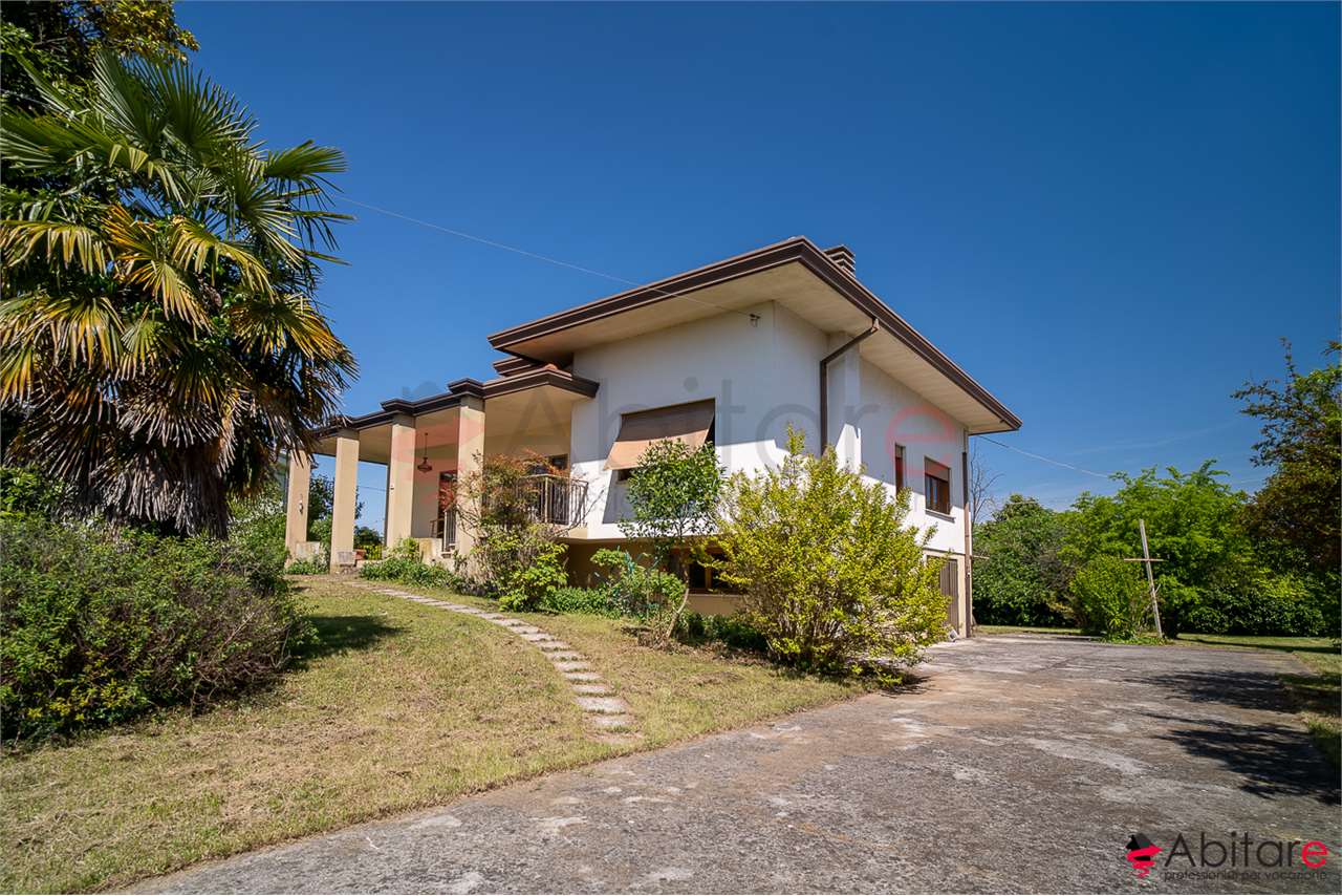 Villa in vendita a Fiume Veneto, 8 locali, prezzo € 190.000 | PortaleAgenzieImmobiliari.it