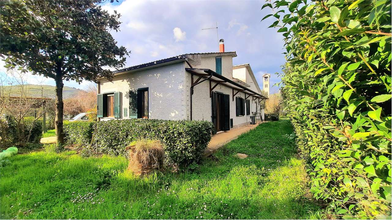 Villa in vendita a Alatri, 6 locali, prezzo € 185.000 | PortaleAgenzieImmobiliari.it