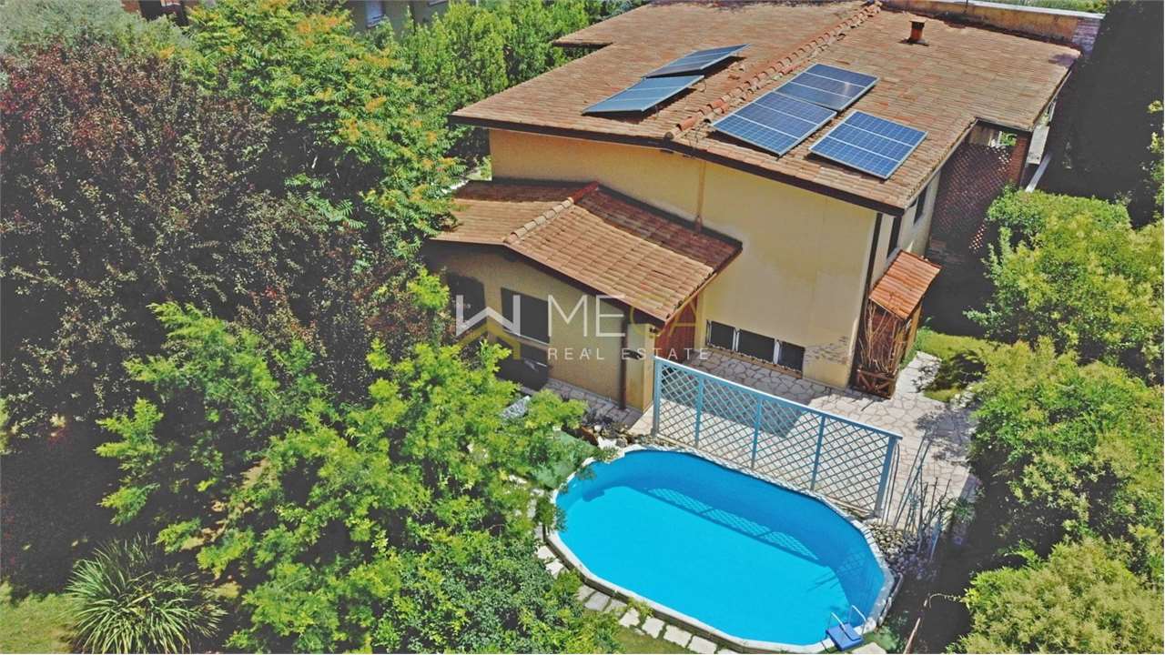 Villa in vendita a Salò, 10 locali, prezzo € 850.000 | PortaleAgenzieImmobiliari.it