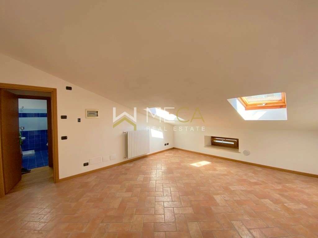 Appartamento in vendita a Salò, 3 locali, prezzo € 205.000 | PortaleAgenzieImmobiliari.it