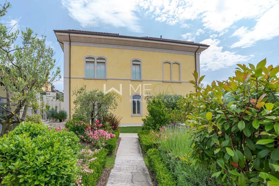 Appartamento in vendita a Salò, 4 locali, prezzo € 540.000 | PortaleAgenzieImmobiliari.it