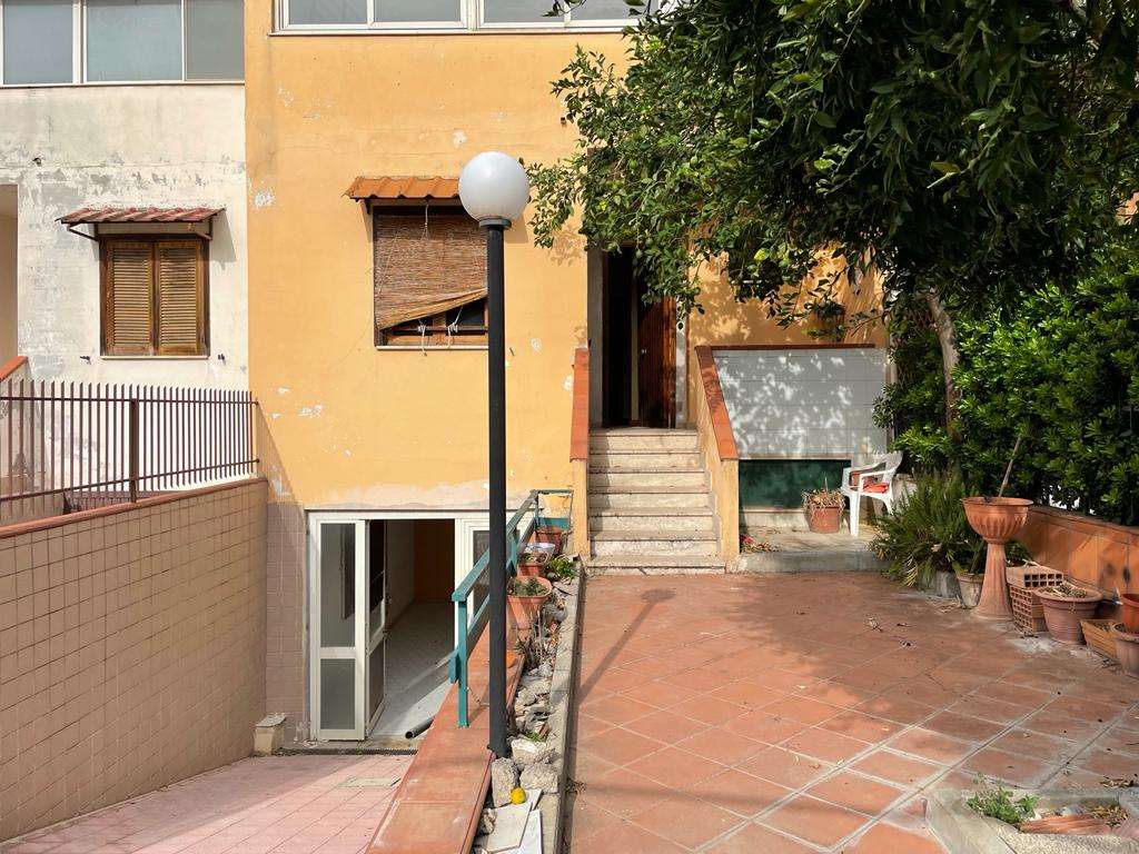 Villa a Schiera in vendita a Mondragone, 6 locali, prezzo € 130.000 | PortaleAgenzieImmobiliari.it