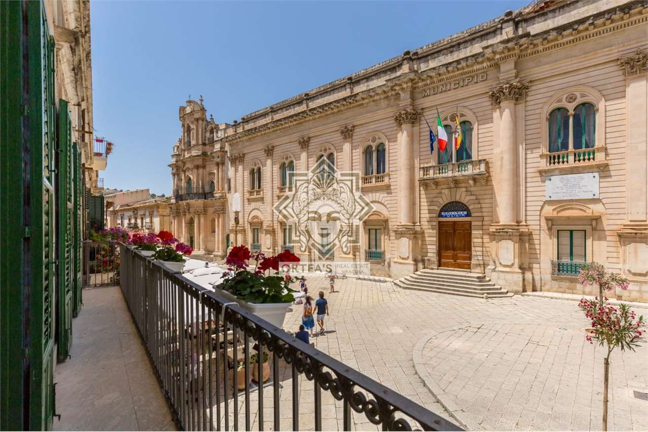 Palazzo / Stabile in vendita a Scicli, 14 locali, zona li, prezzo € 900.000 | PortaleAgenzieImmobiliari.it