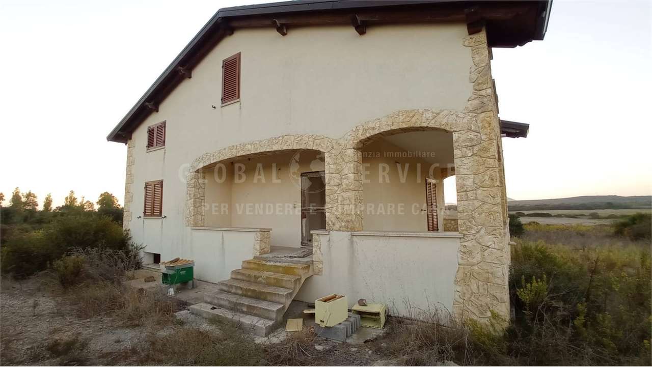 Villa in vendita a Olmedo, 12 locali, prezzo € 200.000 | PortaleAgenzieImmobiliari.it