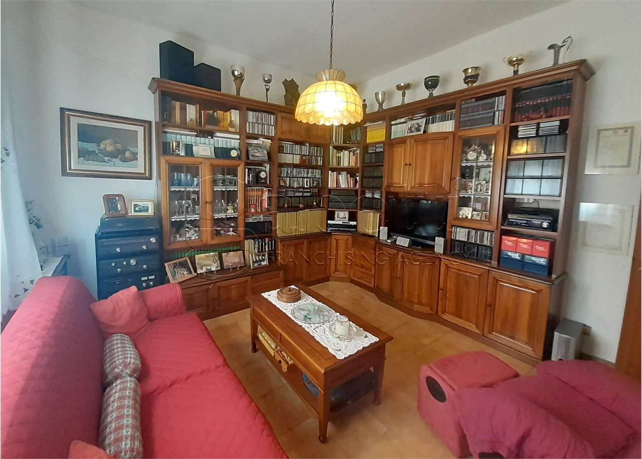 Appartamento in vendita a Copparo, 8 locali, prezzo € 93.000 | PortaleAgenzieImmobiliari.it